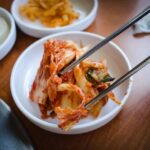 Kimchi: Kórejská tradičná delikatesa s výbuchom chuťových zážitkov - Fakty a rady Kimchi: Kórejská tradičná delikatesa s výbuchom chuťových zážitkov