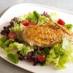 Zeleninový šalát s grilovaným kuracím mäsom - Fakty a rady Zeleninový šalát s grilovaným kuracím mäsom