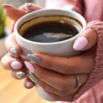 Ako vyčistiť Čiernu kávu na bielej košeli (bavlna)