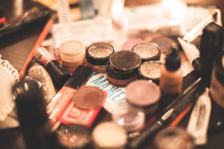 Ako vyčistiť Make-up (tekutý) prírodnom kameni