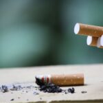 Ako vyčistiť Popol z cigariet v kameni
